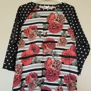 🌻NWT LuLaRoe Randy T Shirt XL💜